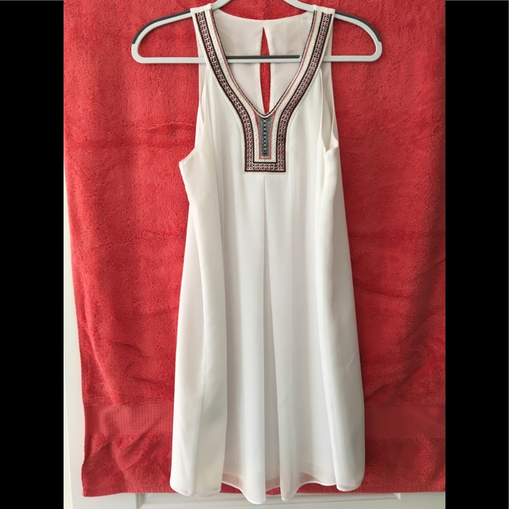 BCBGeneration White w/ Rust & Black Embroidery Shift Dress. Size S